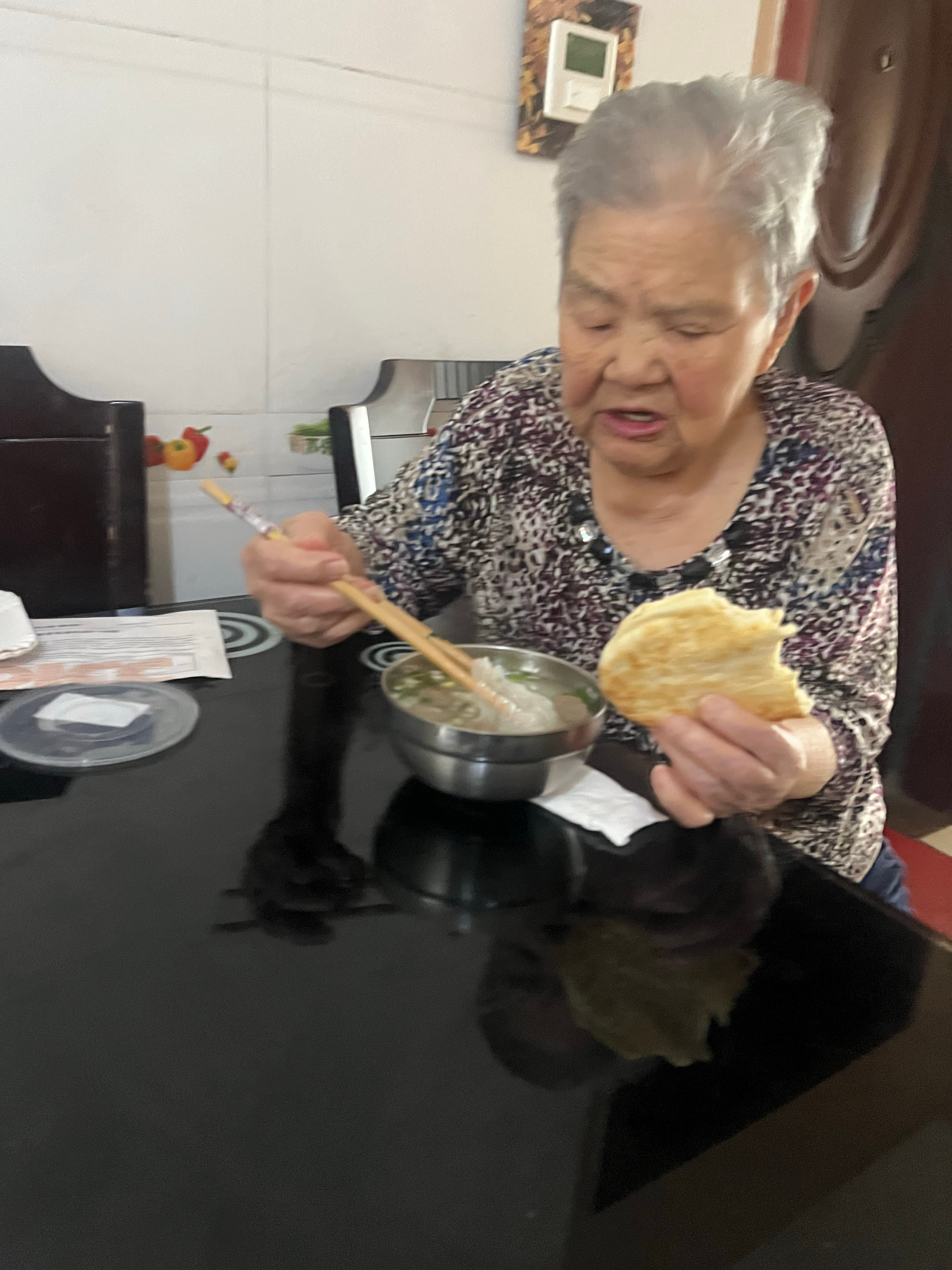 牛肉丸子粉丝汤安排上了。        提前忘了问问闺蜜味道如何了，试吃后感觉，