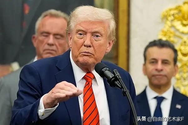 特朗普“美式威胁”扩大

10月15日特朗普在接受采访的时候表示，哪个国家加入金