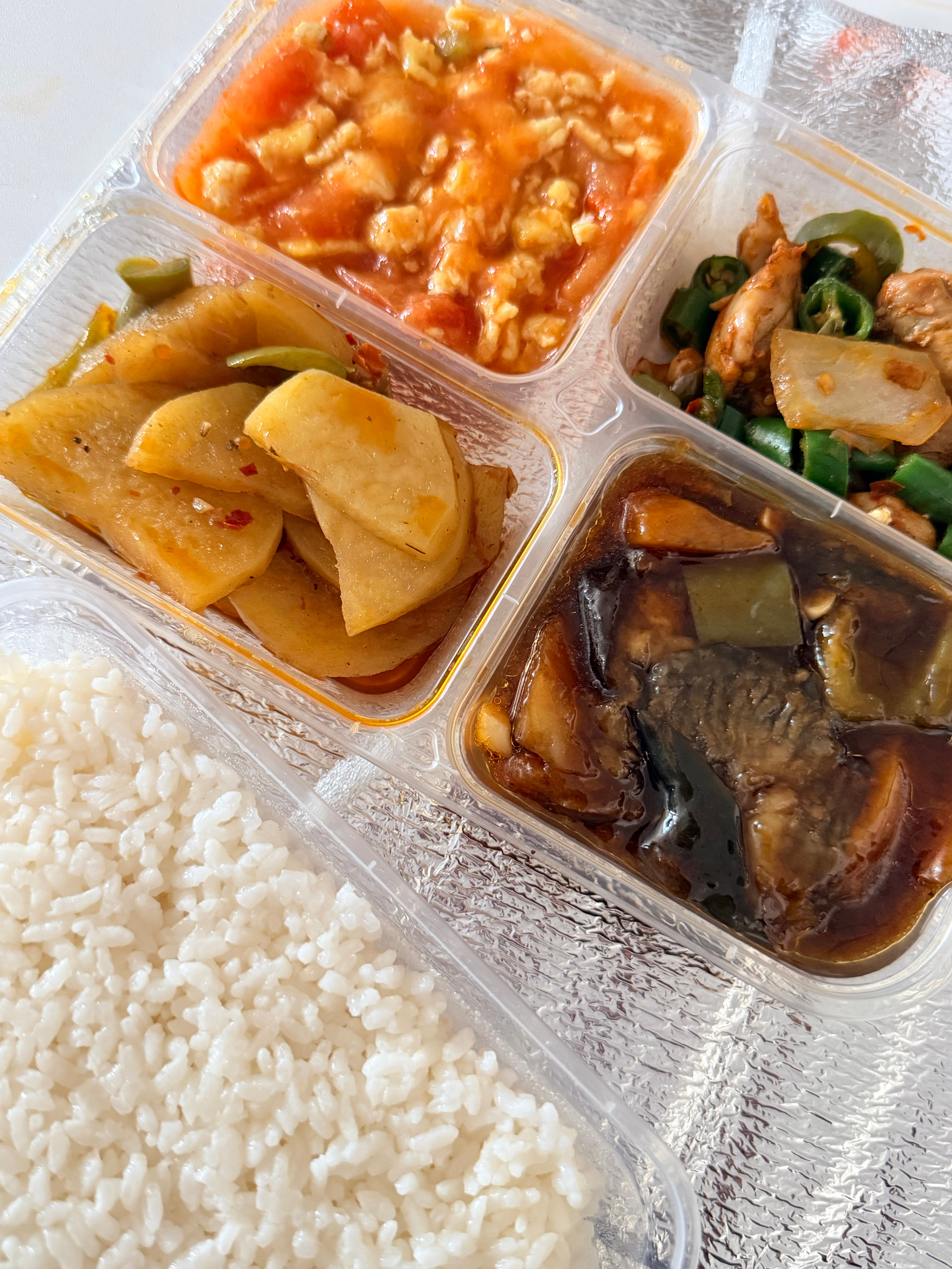 大家伙吃饭了没？小梦四菜一饭，有人能猜对几块大洋不？ 青岛