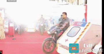 摩托车加不锈钢篓子
这是印度卫生部门花重金打造的全地形救护车。
印度卫生部门的领