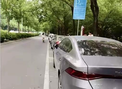 西安市推出“路内停车欠费联动追缴机制”，之所以引发热议，问题就出在收费是否合法，