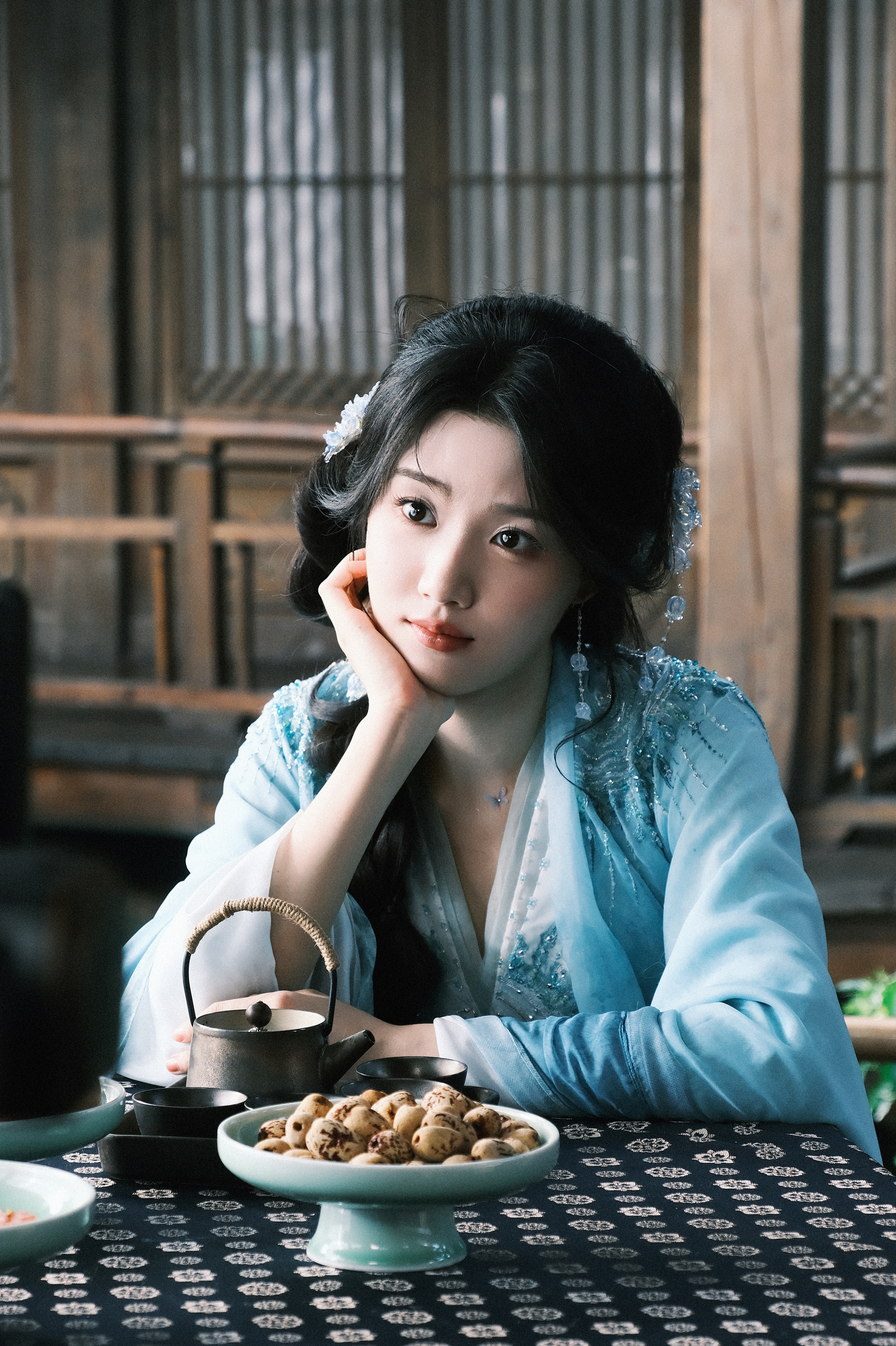 55555明意这几张托腮好可爱哦！！！[送花花][送花花][送花花]卢昱晓 《入