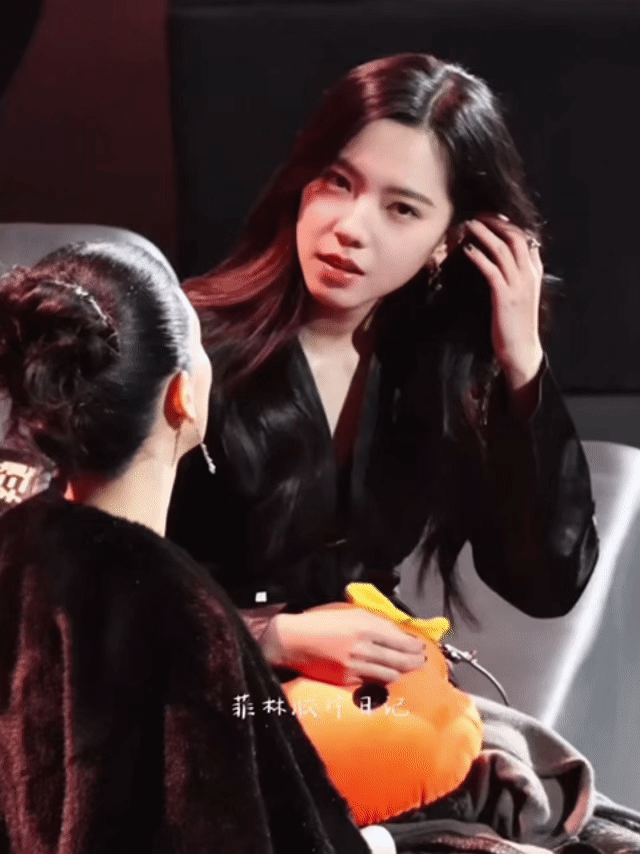 庄达菲你是来参加联欢会的吧   从打打闹闹到全情投入看表演，庄达菲的联欢会模式开