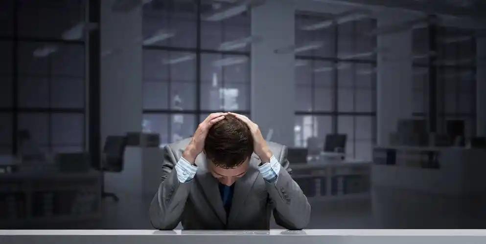 为什么越推AI，公司内耗越严重？
 
一、核心结论
 
AI本身不会制造内耗，它