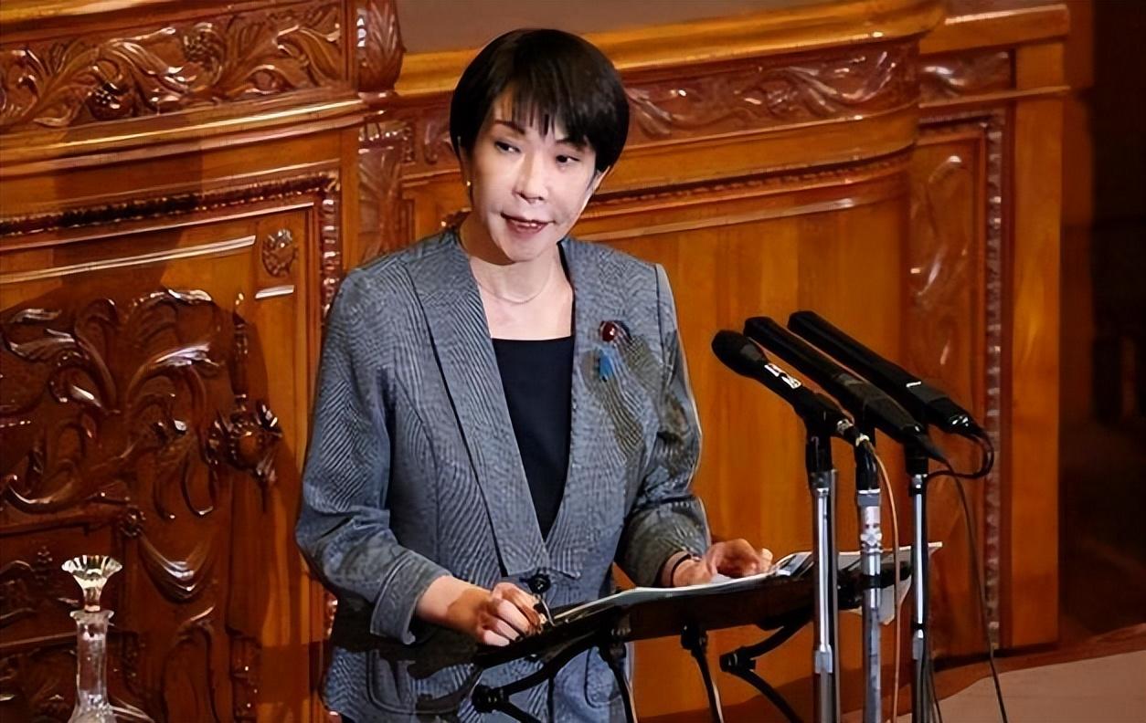 日本政坛又一次被“政治献金”这把利刃割开了旧伤疤，这一次刀尖直指首相高市早苗，十