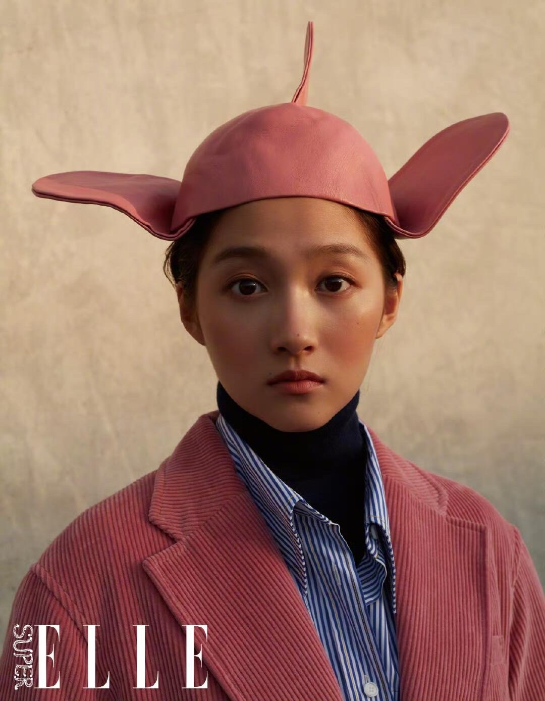 和周迅一个天一个地，周迅年纪再大都有灵气感，关晓彤再小都觉得呆呆的 