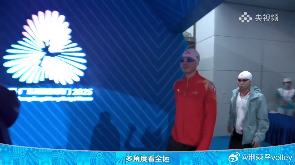 张雨霏全运首show100米蝶泳小组第一，晋级半决赛。第十五届全运会张雨霏一人一