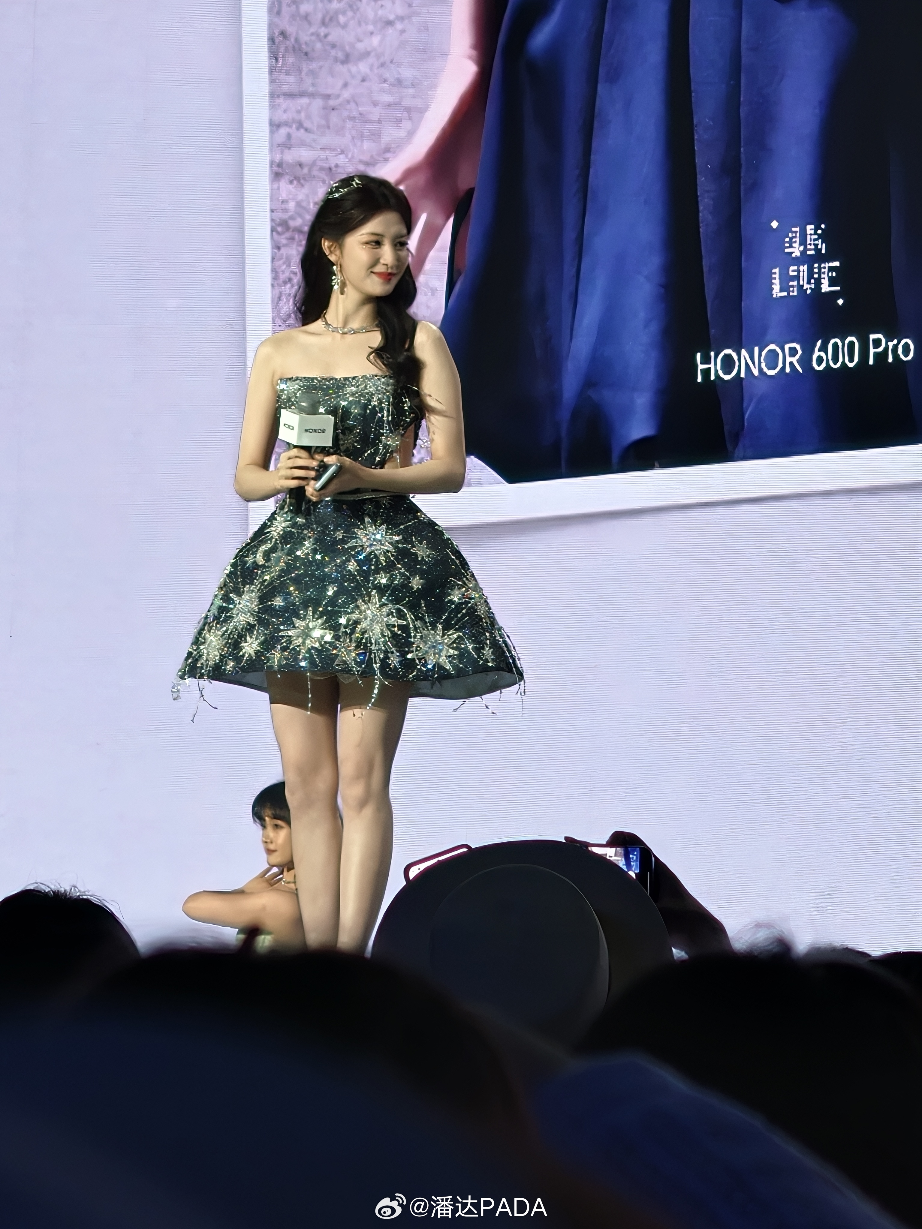 荣耀600 发布会，王楚然来啦！美吗，美吗？
