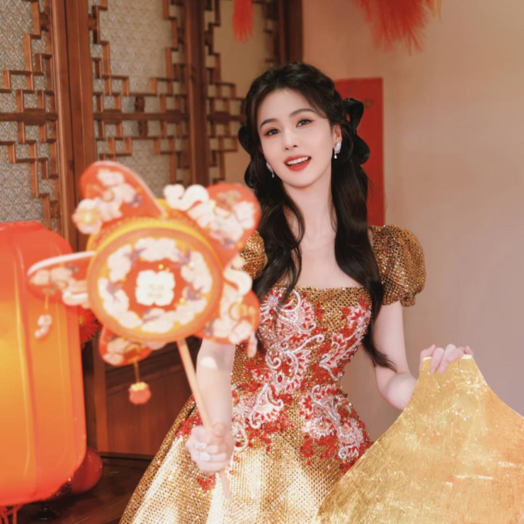 终于看明白了
为啥资本都喜欢白鹿了
不是因为她不找对象，也不是因为她长的漂亮，而