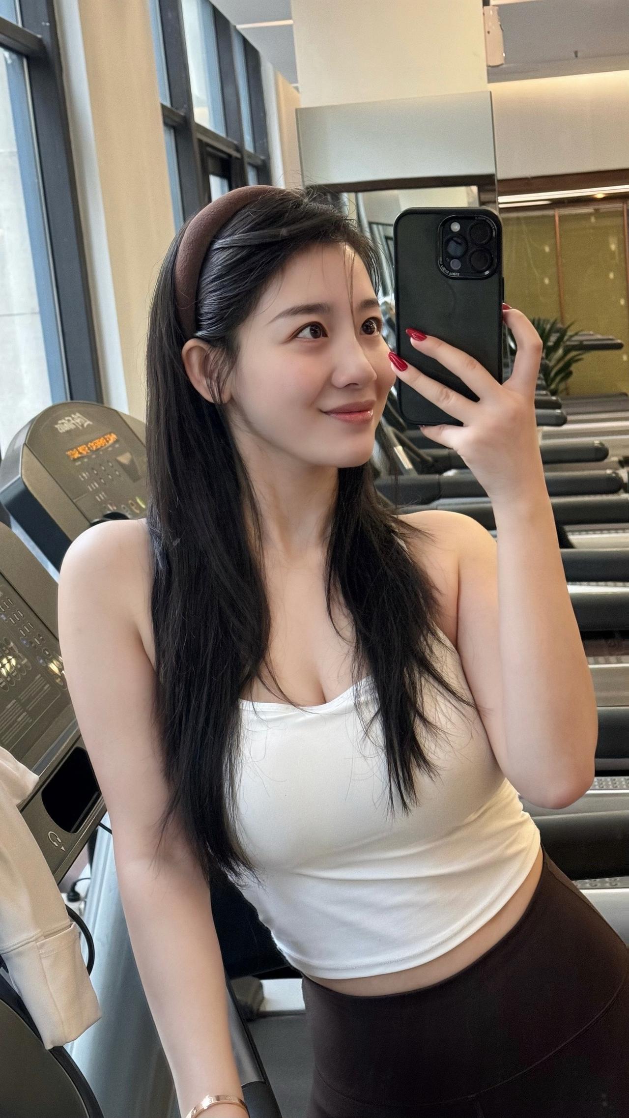 对镜拍 自律  白羊 氛围感 今天长这样