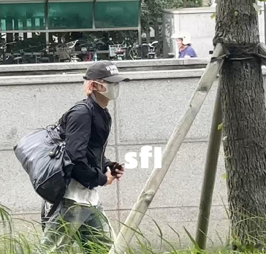 将太郎打卡NCT维权卡车 