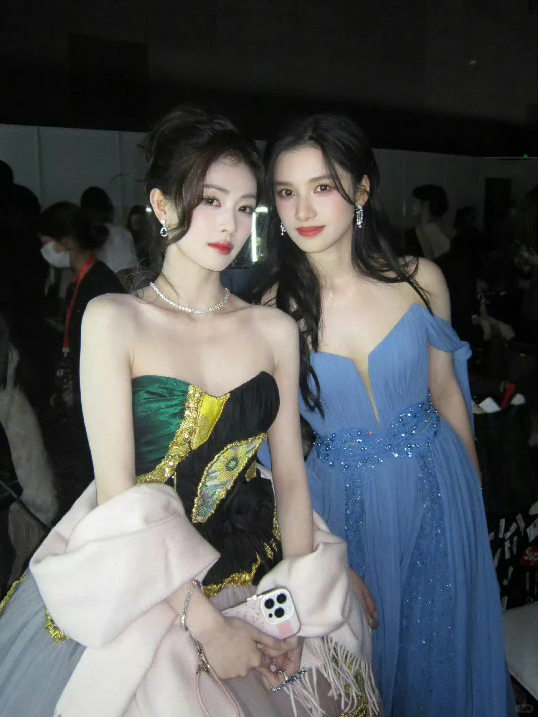 搜罗到了一些合照🤗 爱看