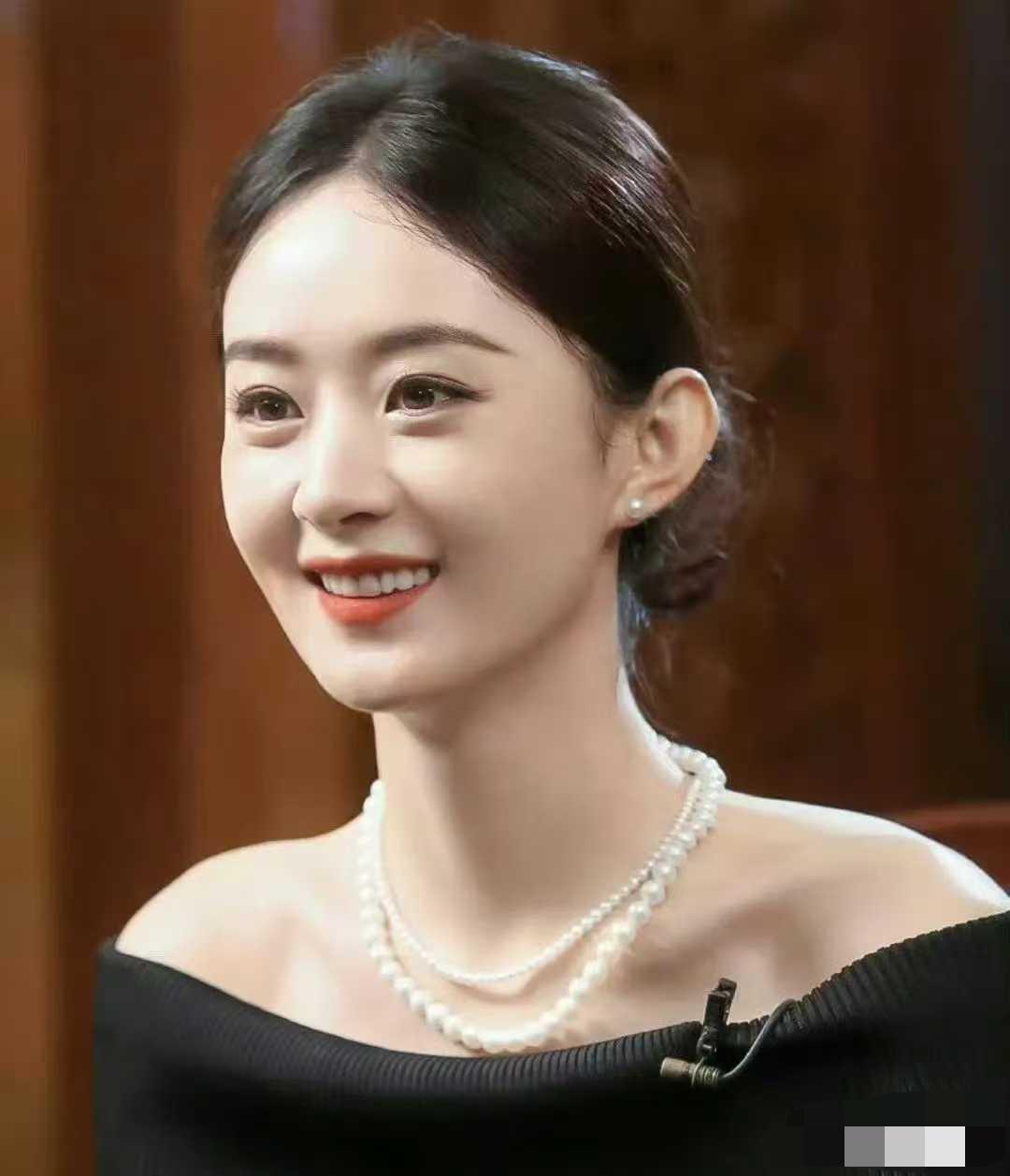 赵丽颖，冲上热搜！

不是因为新角色，而是她传来了一个大好消息，这次她再获国际认