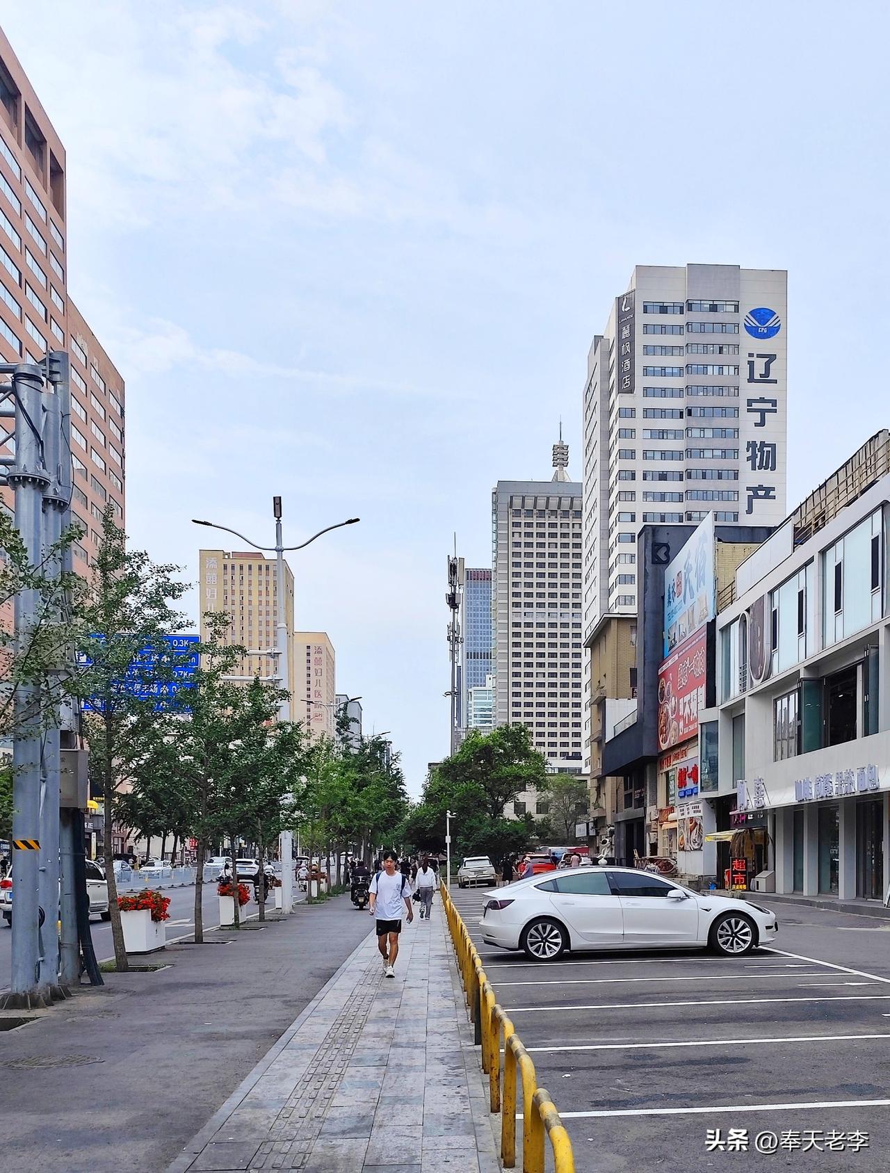 街景随拍，沈阳市三好街。
1953年，在东北工学院（今东北大学）、沈阳音乐学院、