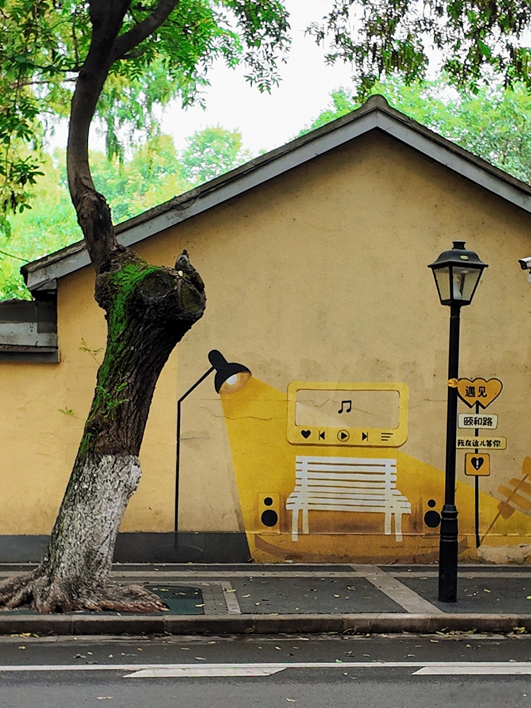 生活不是赶路，而是来感受世间的美好，每一个清晨的日子里，不徐不疾，笑对岁月静好，