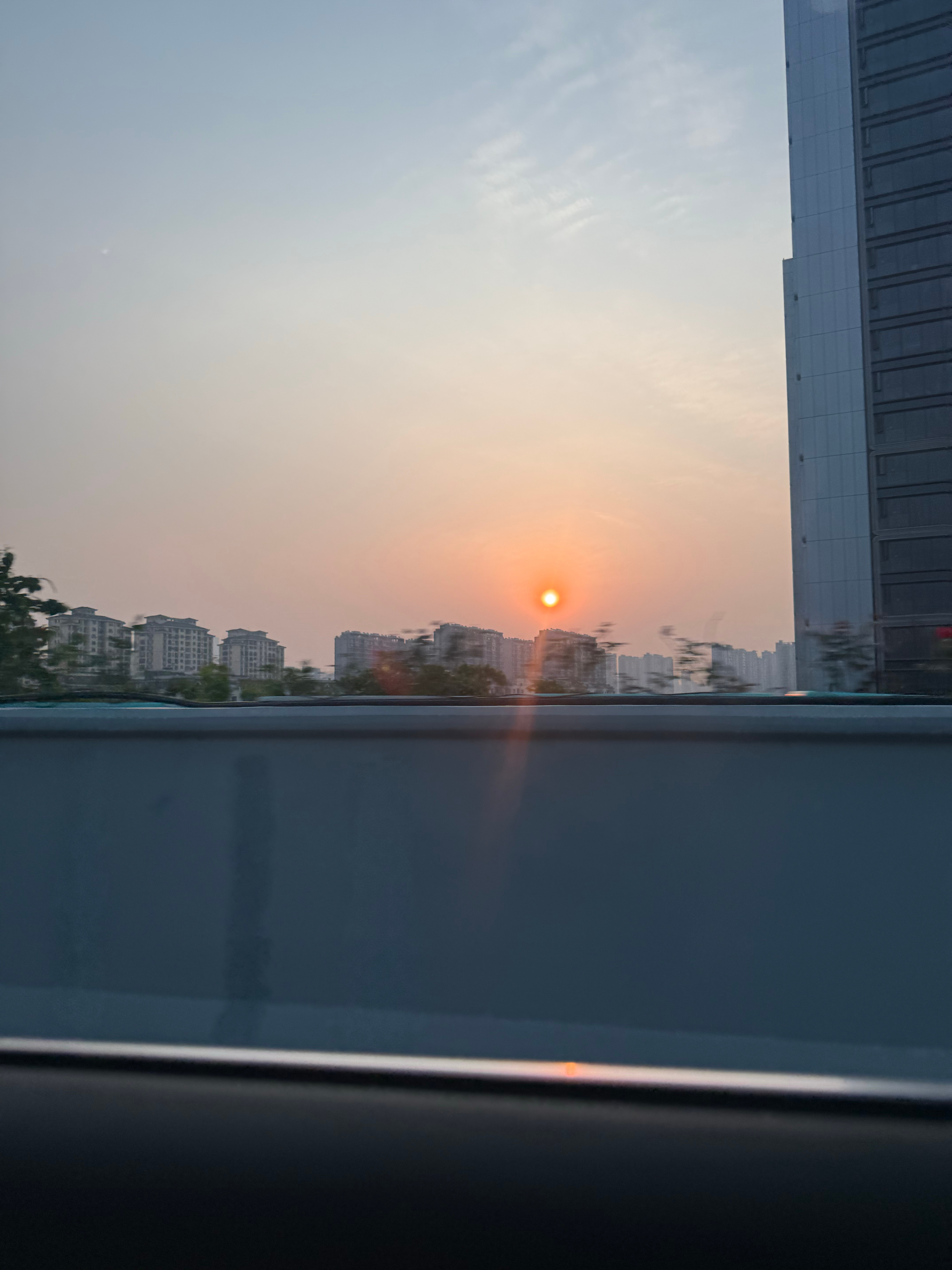 是谁又赶早班机，今天穿一身亚麻，舒服 ​​​