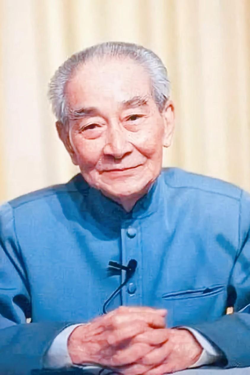 人生之意义何在？南怀瑾大师曾言：

“人生实无意义，百世之后，岁月将抹去一切痕迹