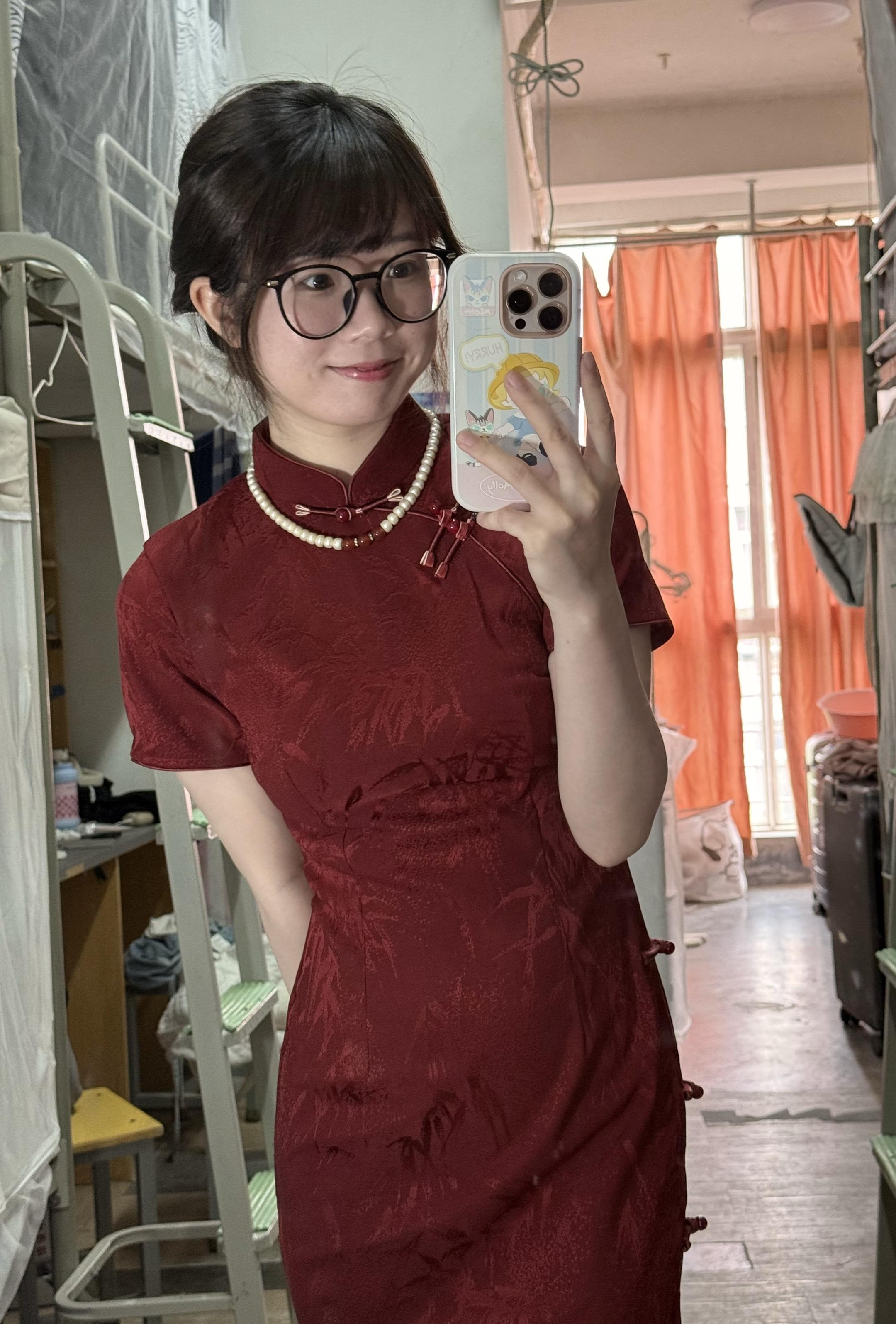 赤竹妆🎋 好久没穿旗袍了 红色旗袍依旧权威૮⁔.  ̫ .⁔ა . ...