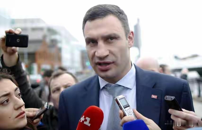 乌克兰拳击冠军市长和喜剧演员总统开撕！基辅市长、前世界拳击冠军克利奇科接受采访时