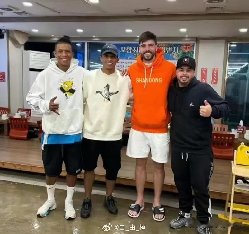 还没来就换上衣服啦，泽卡已经迫不及待啦！