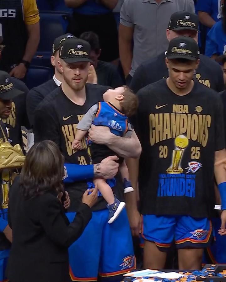 哈腾与妻子都转发了一则帖子：哈腾推出为儿子Elijah定制的斯凯奇SKX Nex