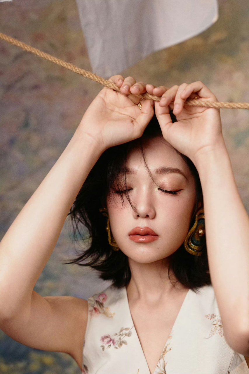 希林娜依高度假包里拿出了馕希林娜依高新疆人属性大爆发 惊呆了老铁！她从度假包里变