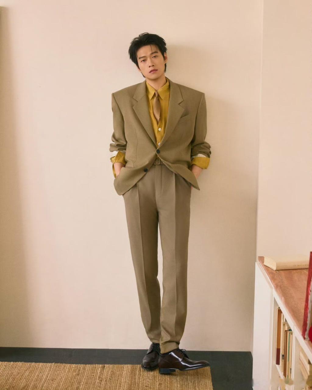 杨迪是尝过魏大勋的嘴吗周五晚高疯 杨迪闻硬币：没有我的嘴味。网友：你没尝过怎么知