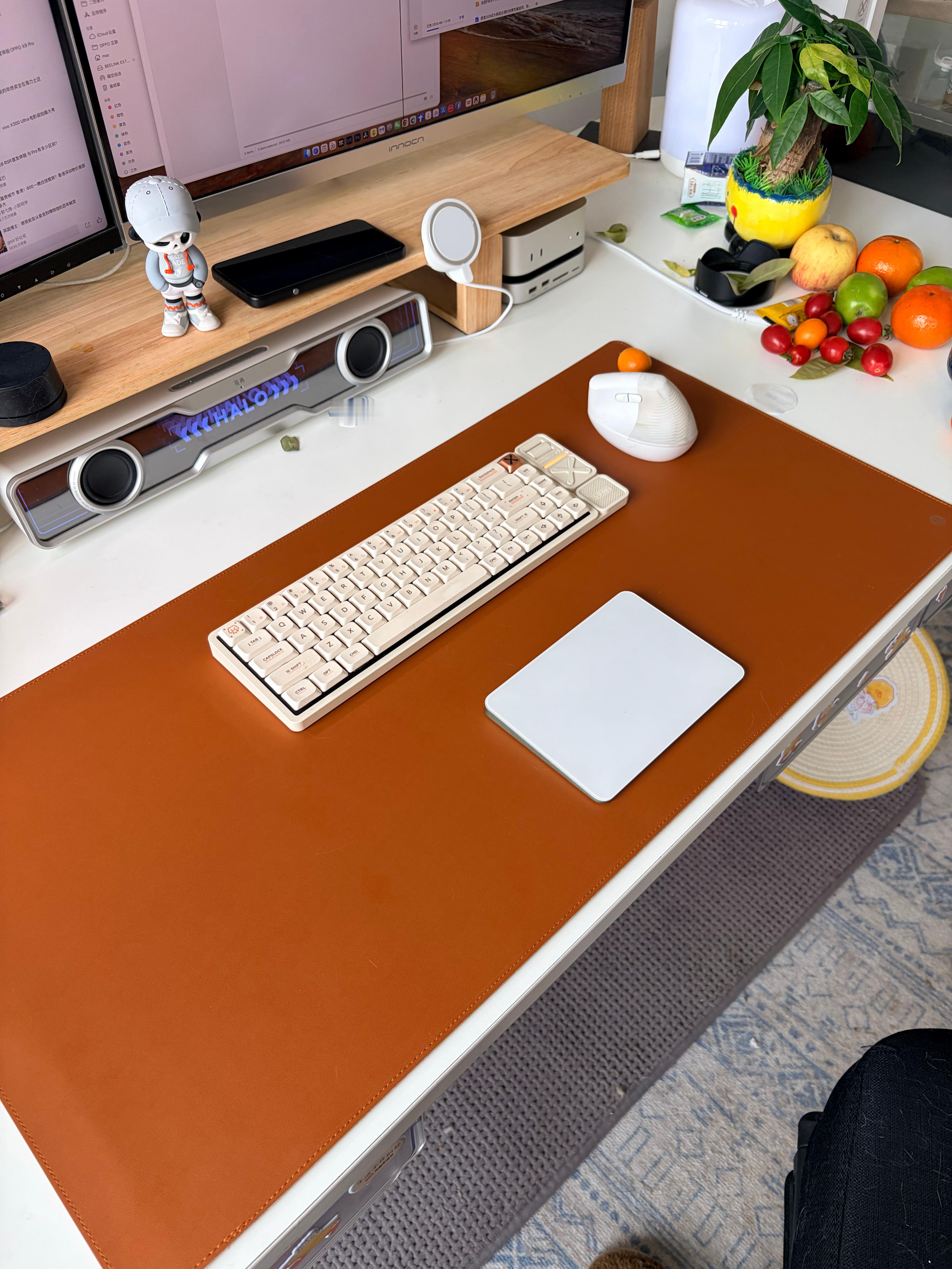 京东京造这个鼠标垫还不错啊！39块钱，这么大一块，没有异味，触感不错，还挺值！ 