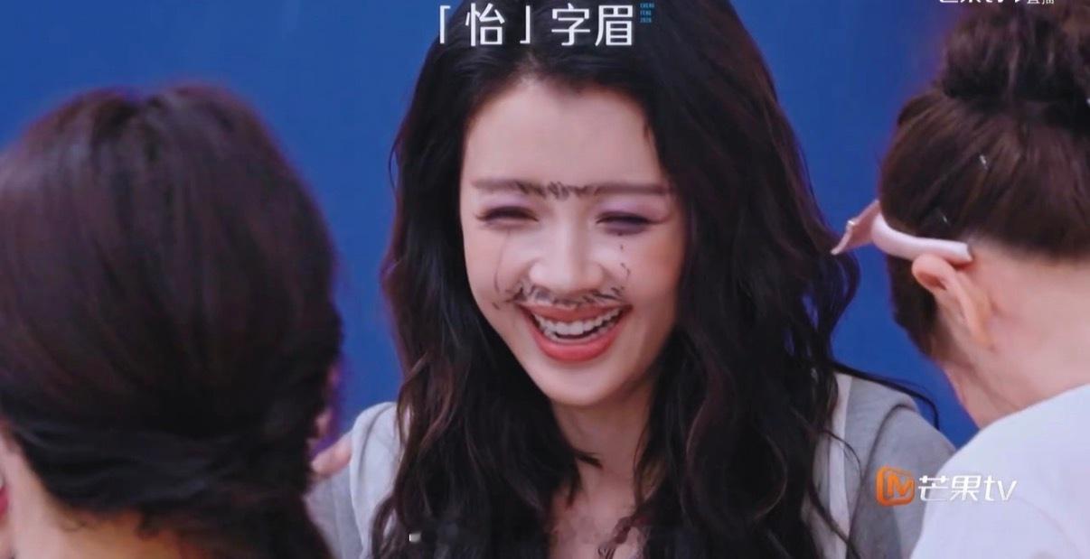 孙怡团重返十八岁的妆容孙怡团自己化的重返十八岁妆你们十八岁真的这样吗？