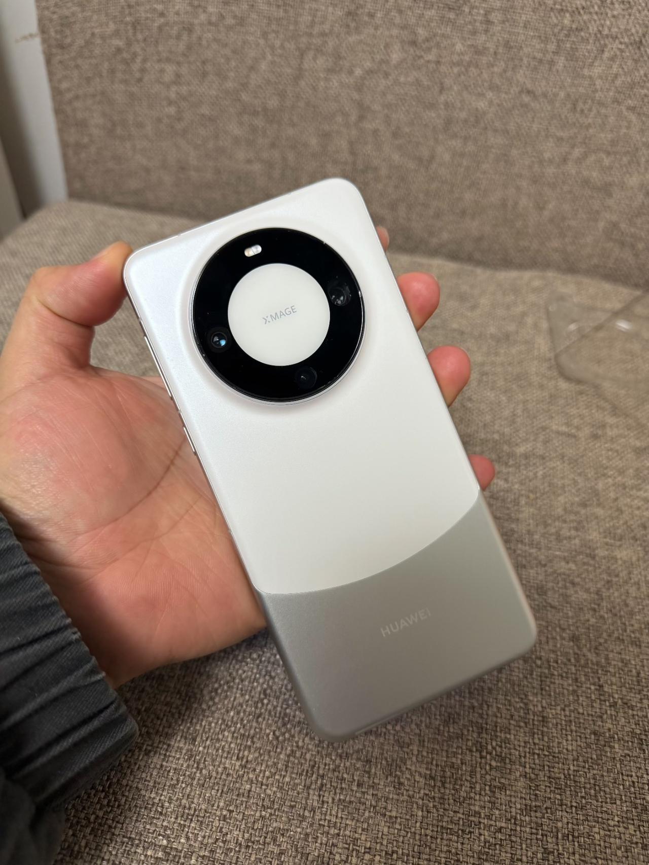 都说华为的手机很耐用，看来是真的啊！[灵光一闪]截至2026年4月，华为Mate