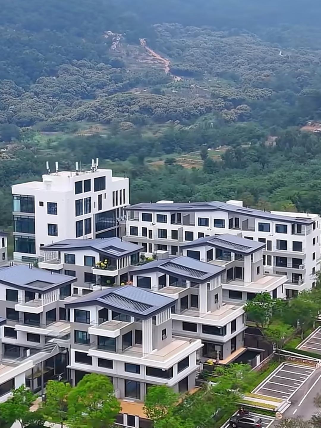 费县青山里山居最新建设进展
 
费县薛庄青山里，落座蒙山半山腰，群山密林环抱，妥