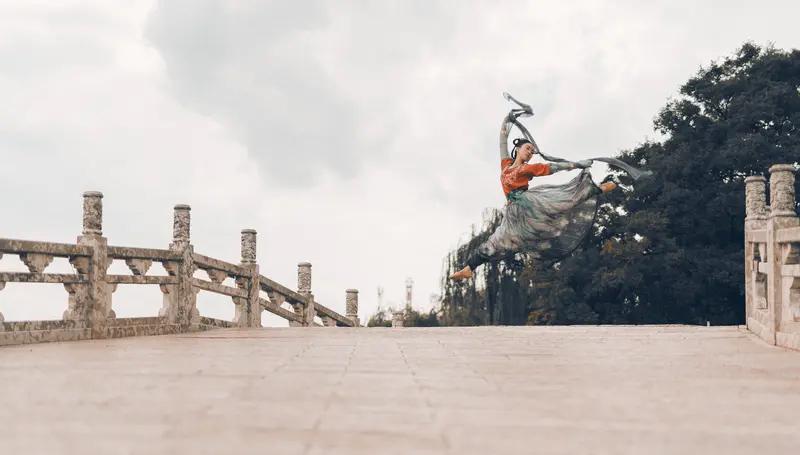 最近看到“安陵容”又跳惊鸿舞，一下就把我拉回《甄嬛传》的回忆里。当年安陵容跳惊鸿