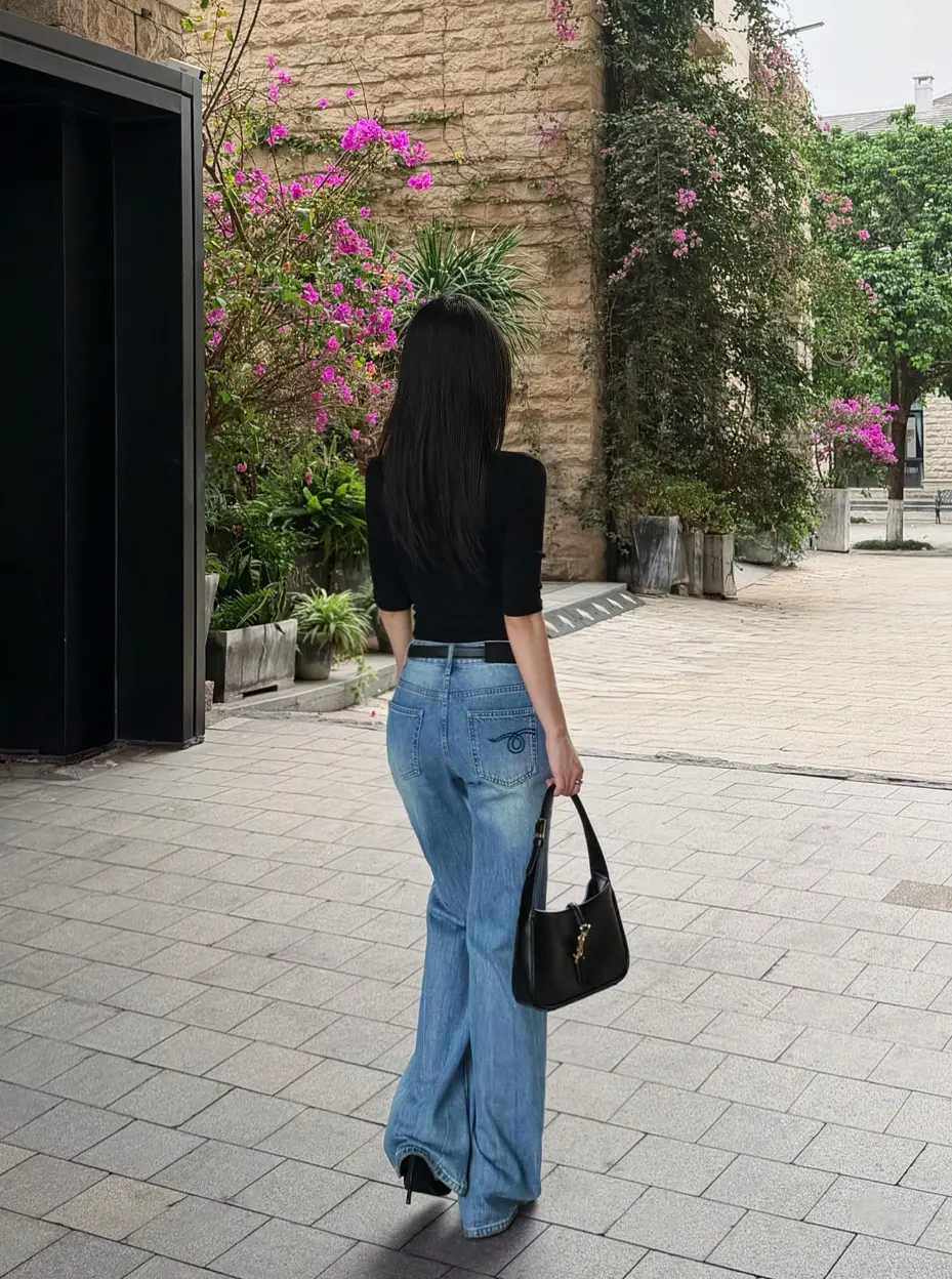 紧身牛仔裤 牛仔裤穿搭 牛仔裤 弹力紧身喇叭牛仔裤 视频同款