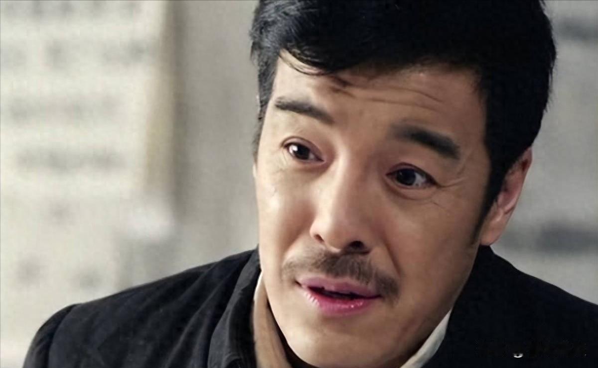 演反派20年，天天被认成坏人，他却在阿那亚雪地里给女儿编花环。
54岁海一天，不