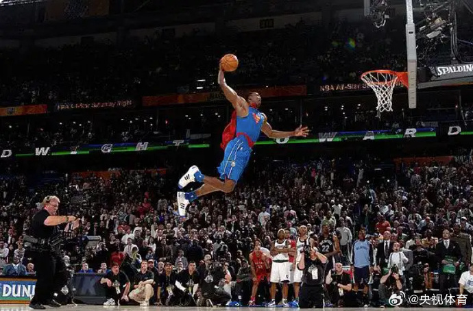 霍华德宣布退役 德怀特 - 霍华德于个人社交媒体发布长文，正式宣告告别篮球赛场，