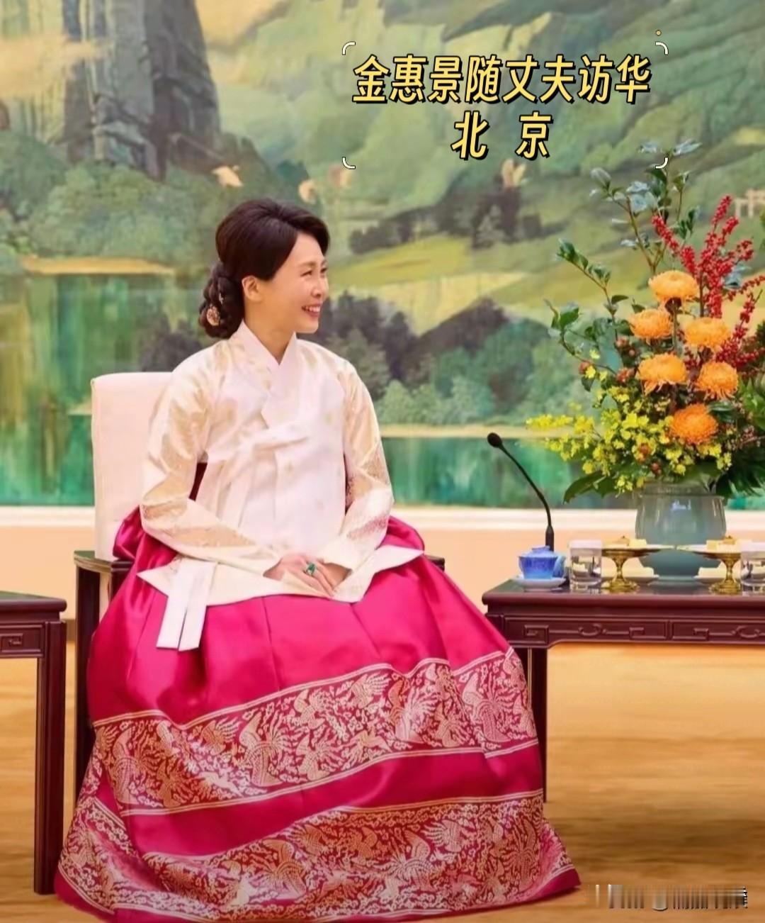 反差太明显！
李在明夫人访华温婉
访日拘谨，背后原因很真实…
 
李在明夫人访华