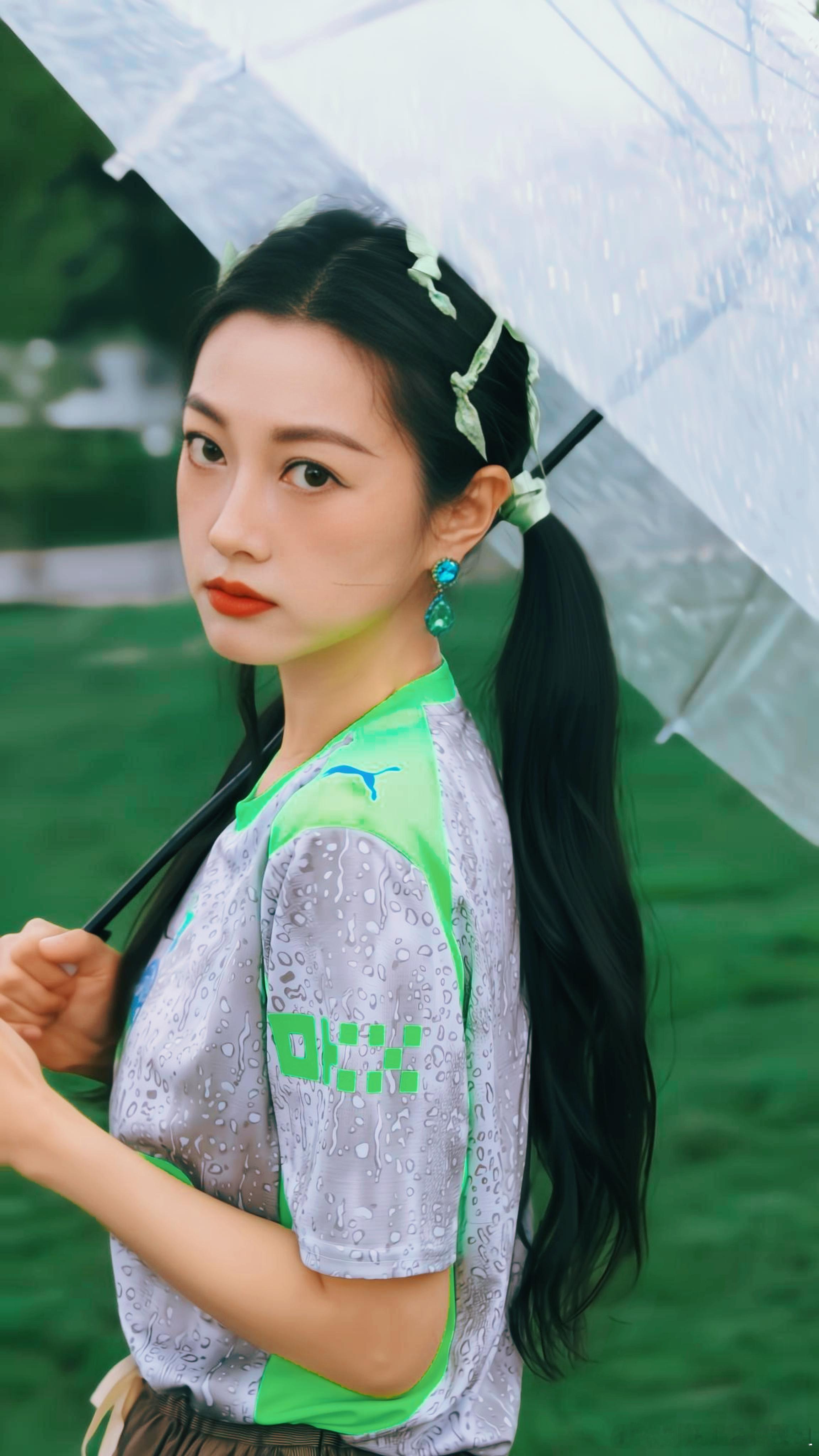 人基础，球衣就不基础。抢救曼城雨衣，尽力了。穿搭打卡曼城英超曼城[超话] ​​​