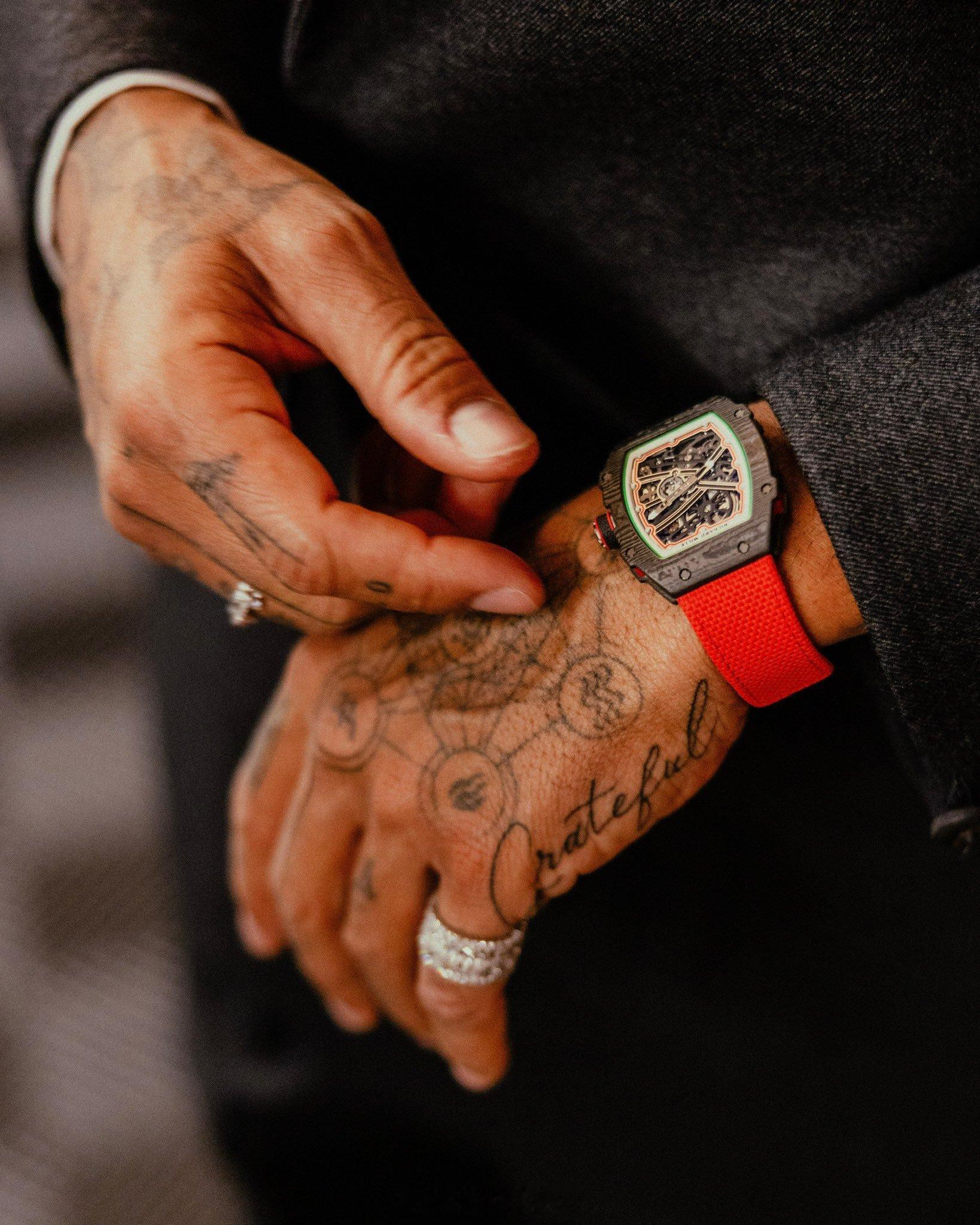 Lewis Hamilton 刘易斯汉密尔顿从梅赛德斯车队转投法拉利车队后，腕上
