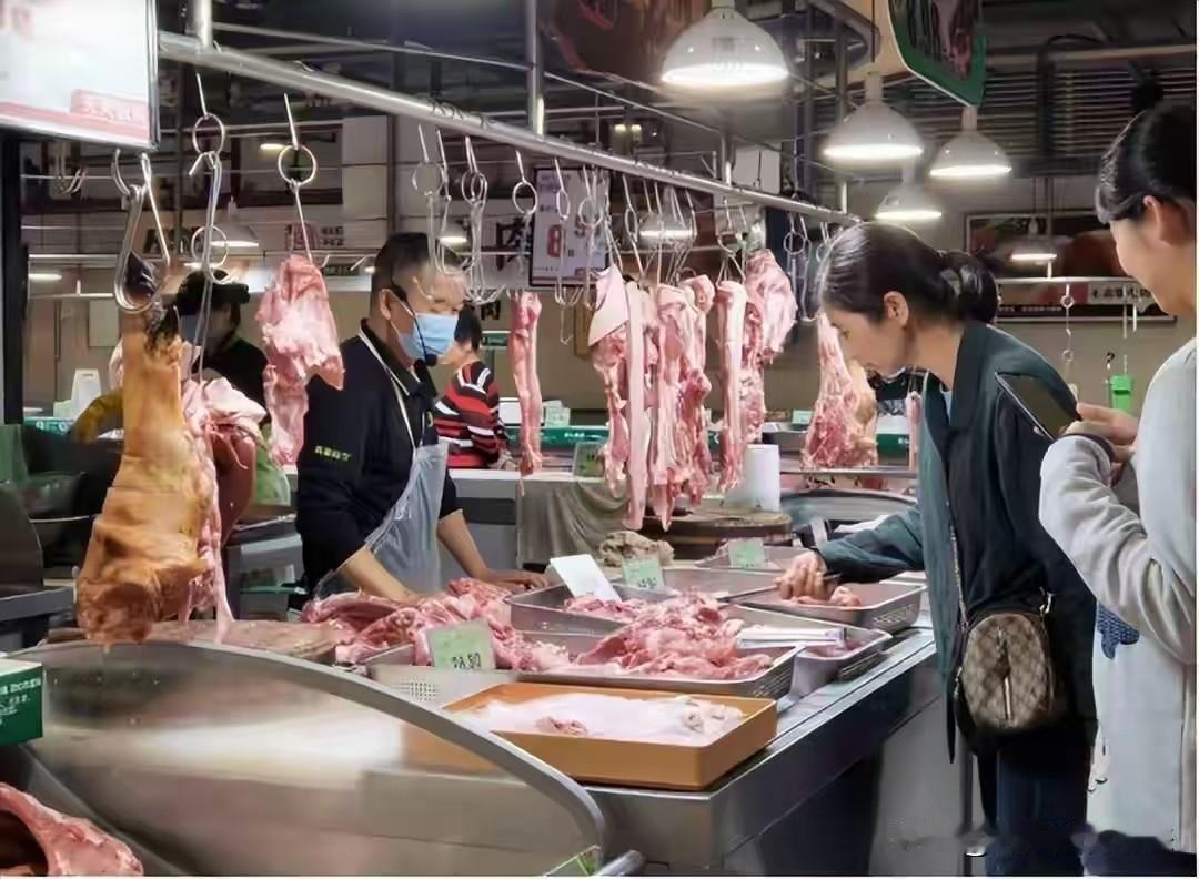 买猪肉牢记3不买，“硼砂猪肉”已泛滥，小心肉贩子糊弄你。

买猪肉可得留个心眼，