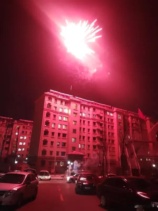 过年期间头条流量大、收益高，抓住机会咱普通人也能写出爆款。天南地北大拜年，就可以