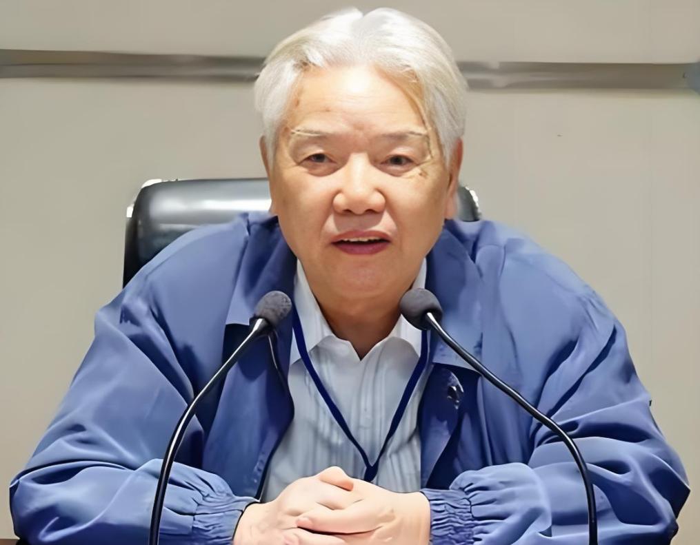 62岁被破格提为湖北省委书记，他去世后家人翻出106张泛黄票据，没有一张写着真名