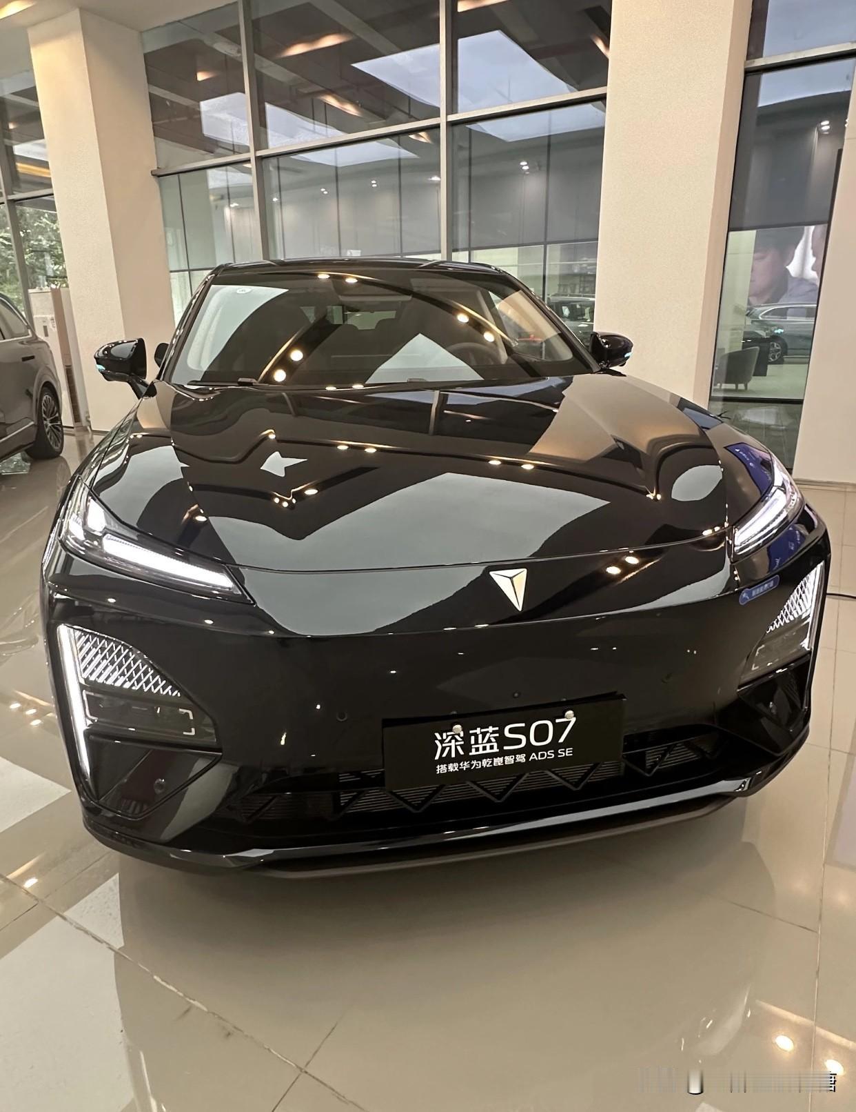 单位同事28岁了还没有结婚，她一点也不急，
她说：“选错人，与穷人结婚，你要负责