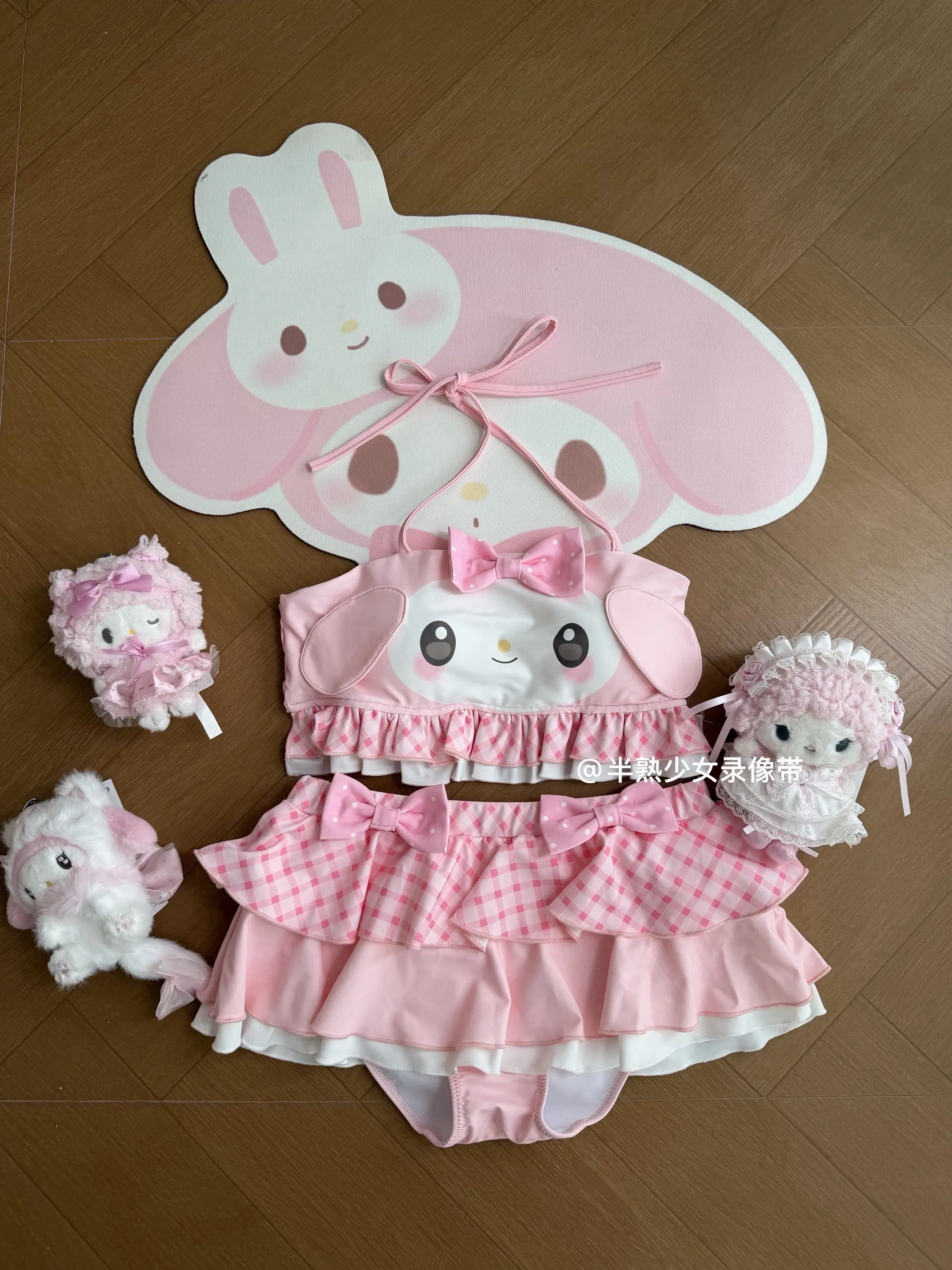 右滑看萌萌美乐蒂泳衣上身图🐰。