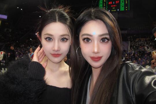 陪姐妹看🏀🔥