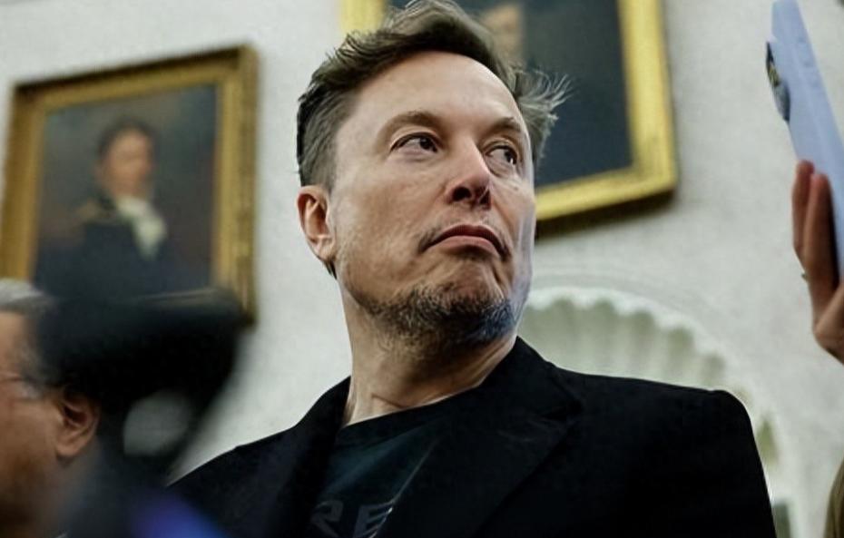 【马斯克申请幼子监护权：跨性别话题下的家庭风波】美媒报道，马斯克称因儿子母亲阿什