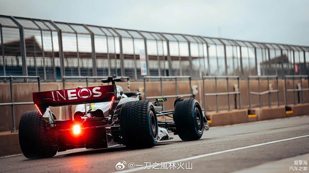 顶火关注全球优秀越野车，并以其为基底，打造顶火限定版带给大家。掷弹兵母公司英力士