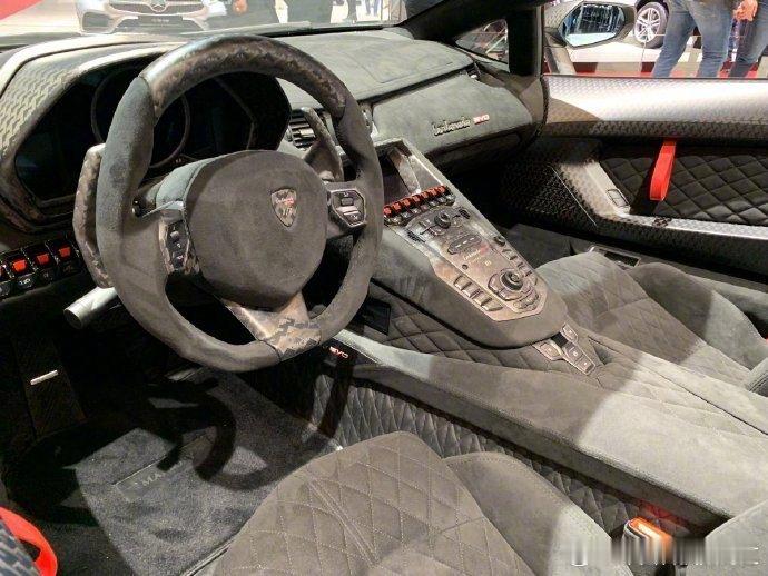 一枚黑碳大牛Mansory Aventador，你喜欢吗？ ​​​