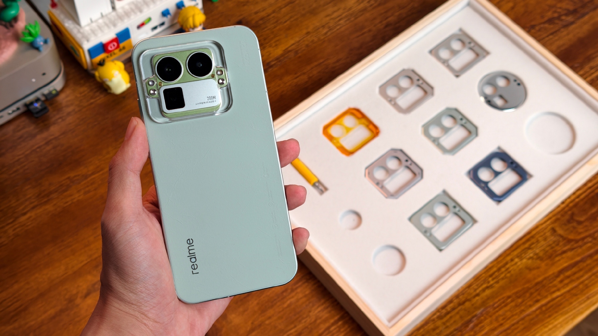 真我 暂停新机研发  真假的？GT8 Pro今年继续战？ 