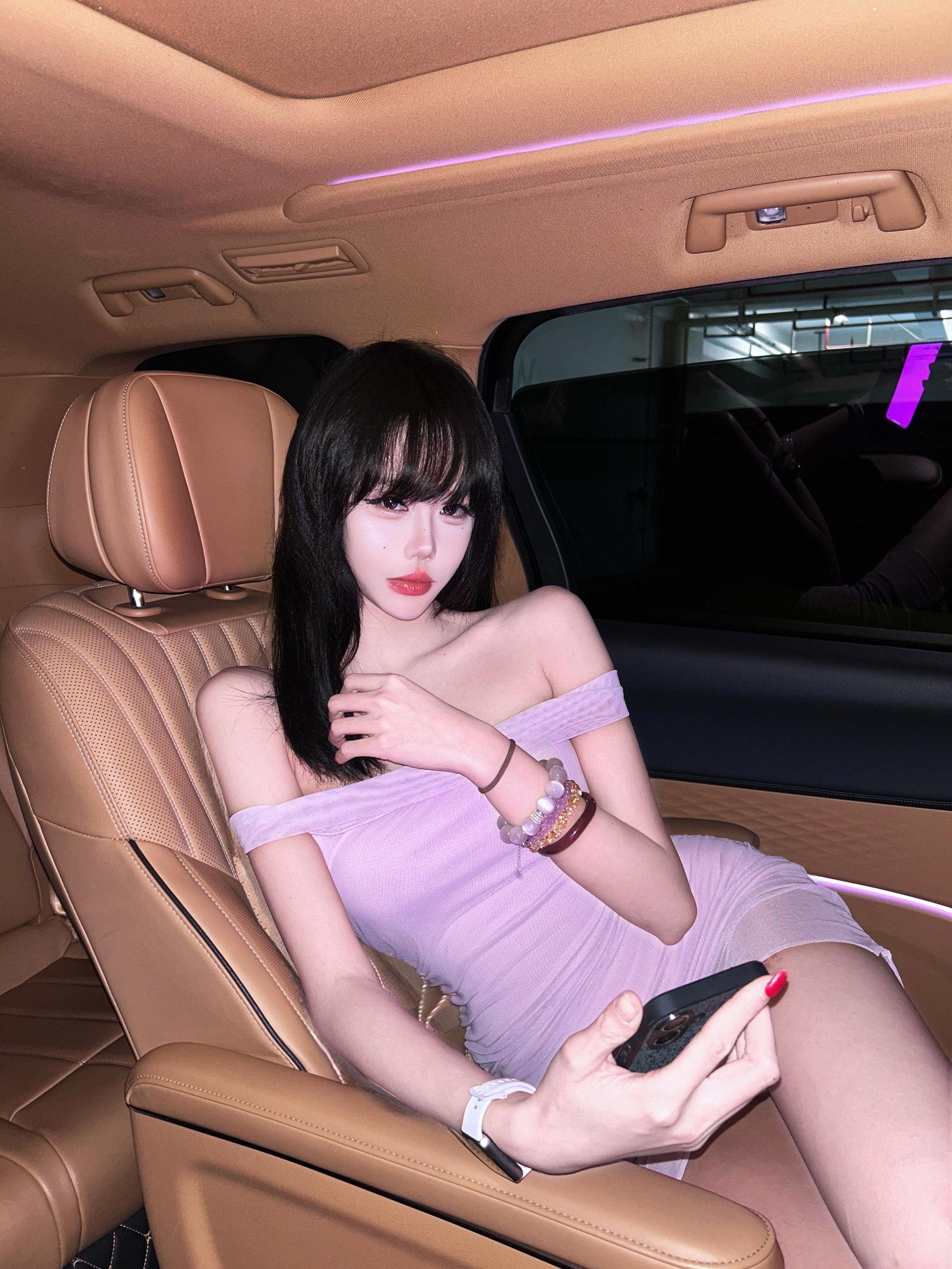 你倒是挺反差的 美丽的脸庞和选男人的眼瞎。