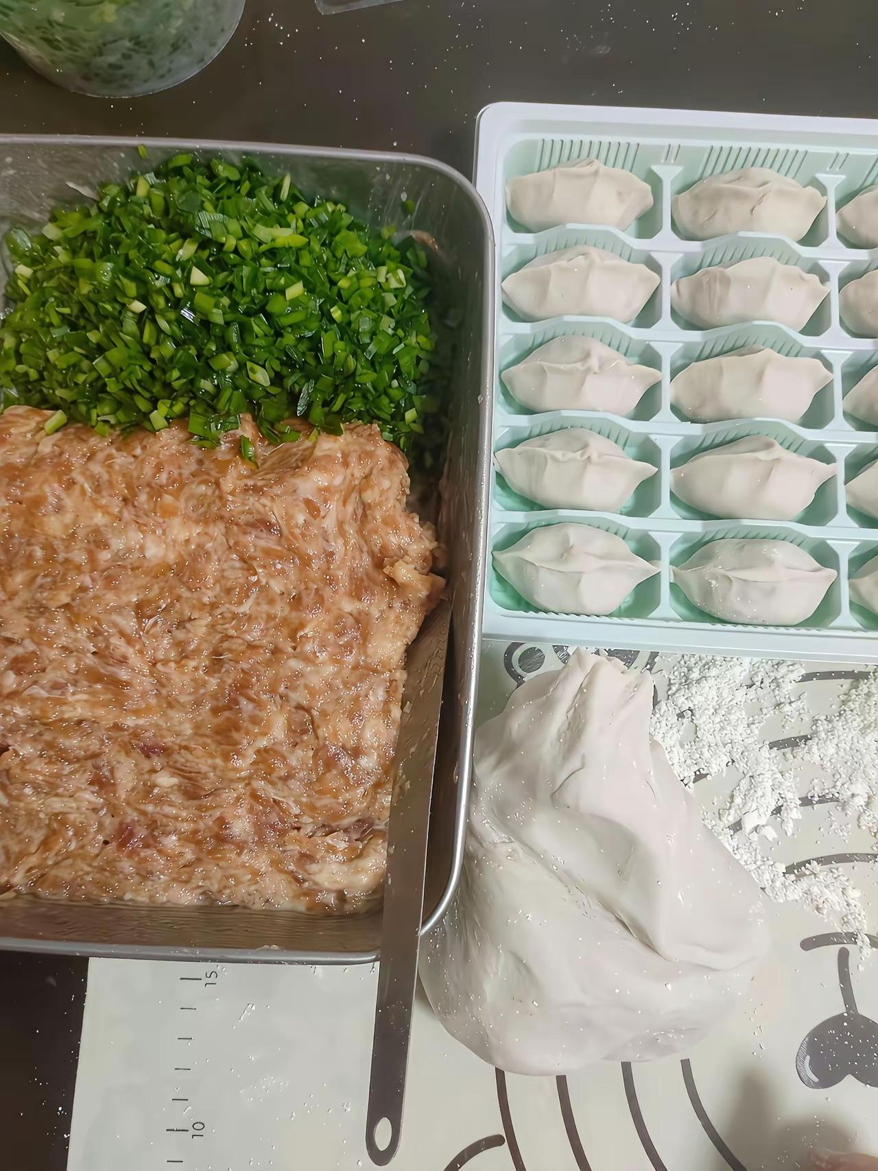 最近在关注一位主播，
她说普通人不要纠结鸡毛蒜皮，
不要为了家里谁刷碗谁洗衣服跟